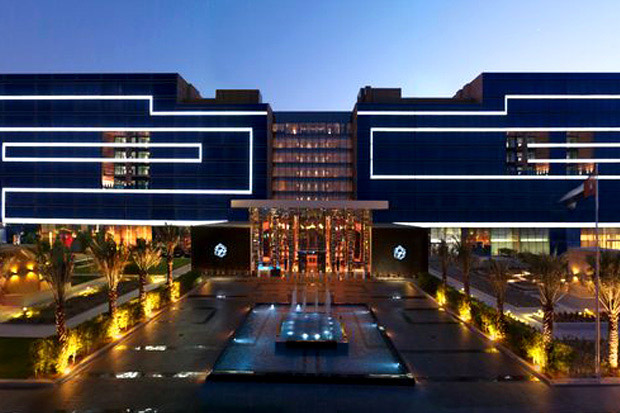 02-Fairmont-Bab-Al-Bahr-Hotel-Exterior