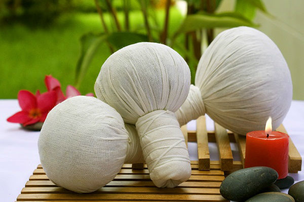 Original_Thai_herbal_compress_ball